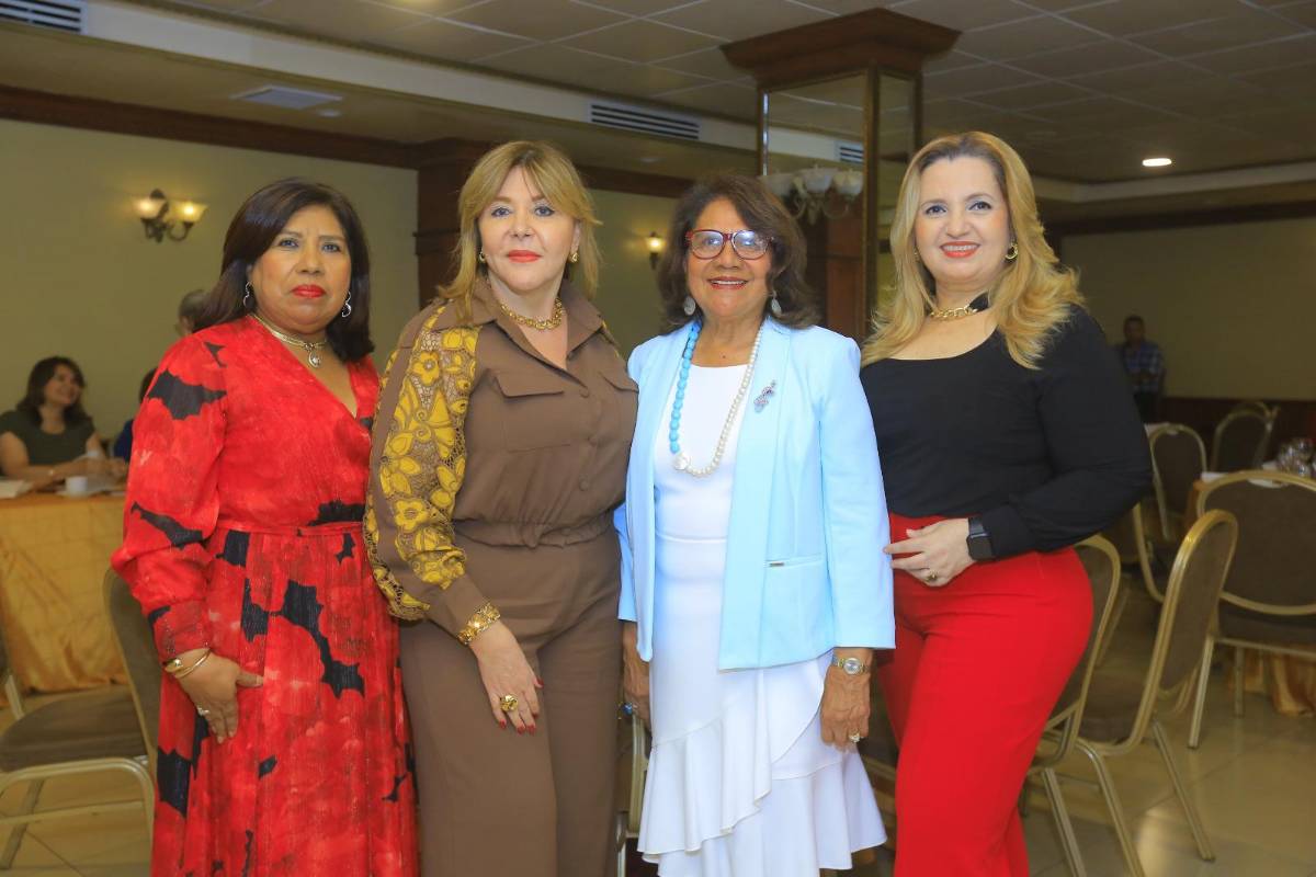 Club Internacional de Mujeres celebra su té navideño 2025