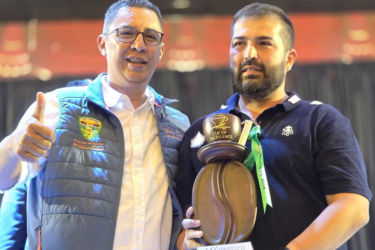 Hondureño gana Taza de Excelencia del Café con geisha