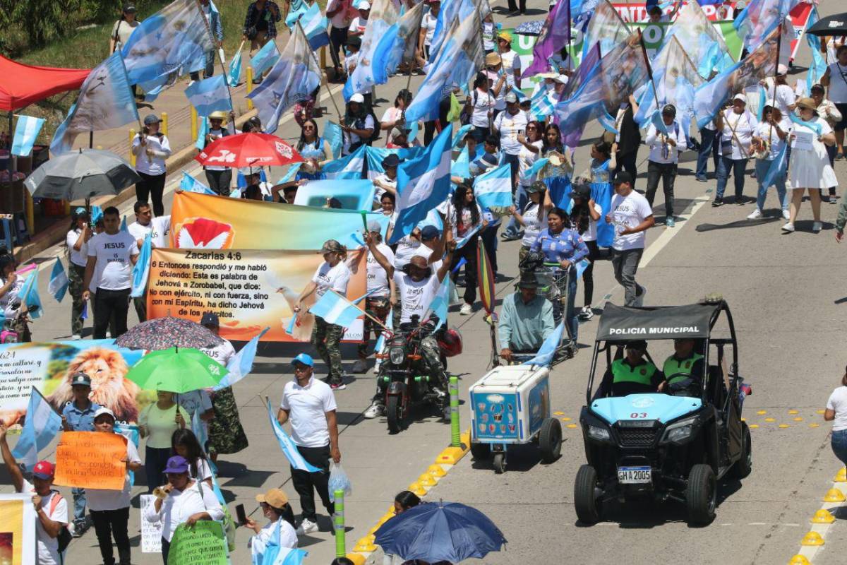 Algarabía y entusiasmo: miles de capitalinos culminan la caminata de oración