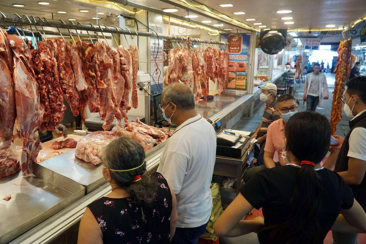 Aumenta precio del pollo y lácteos en los mercados