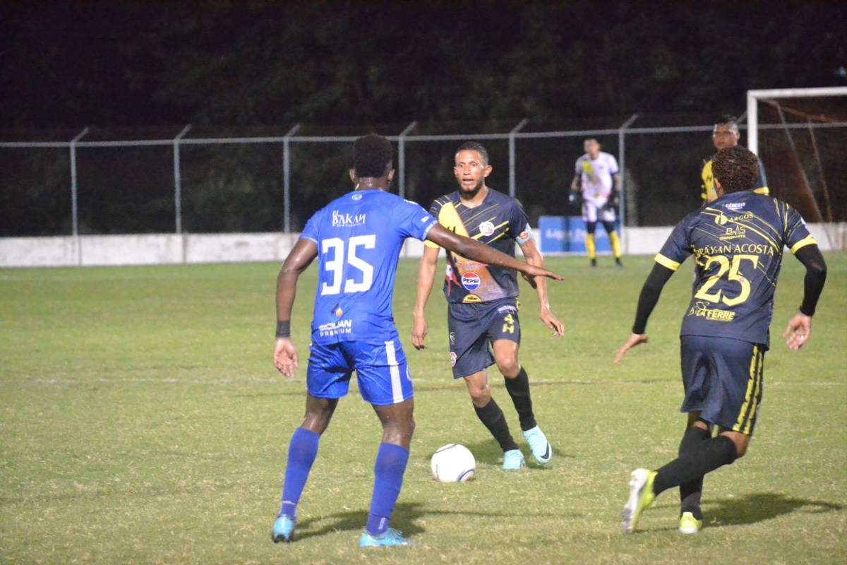 El Victoria y Génesis igualaron sin goles en el primer tiempo del encuentro.