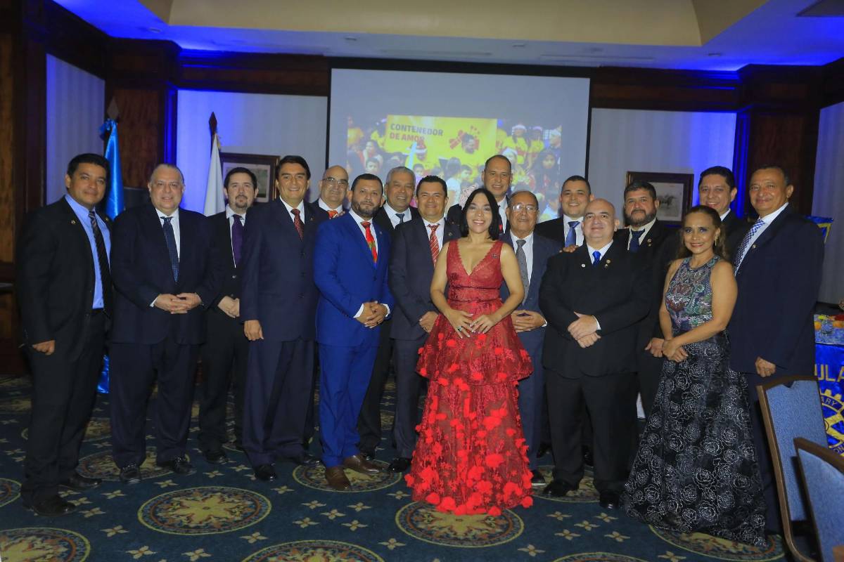 Elegante velada para toma de posesión del Usula Rotary Club