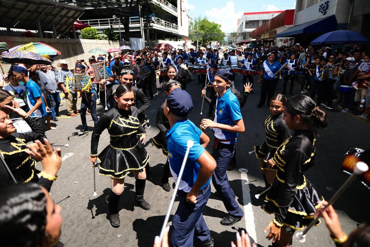 Instituto 1 de Mayo se roba el show en su retorno a los desfiles patrios