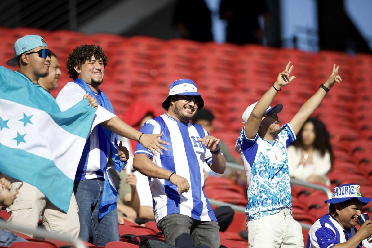 La Megan Fox catracha cautiva y lindas chicas en México vs Honduras