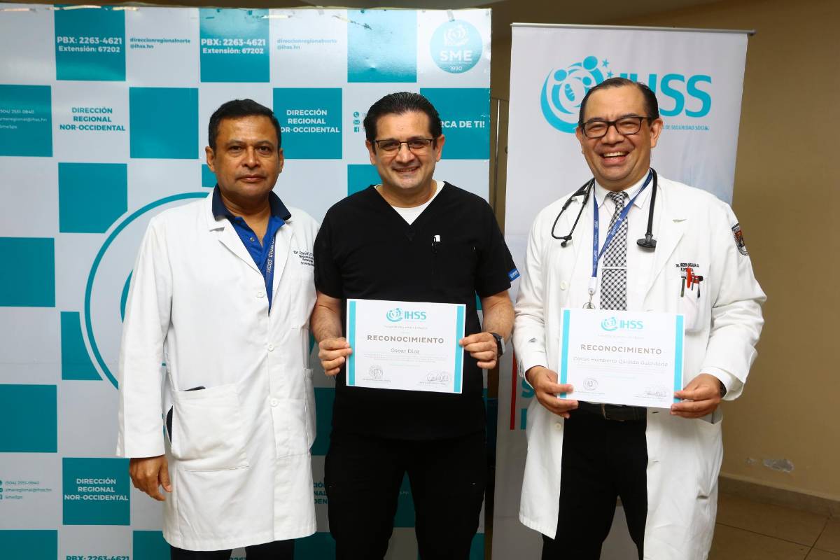 IHSS reconoce a destacados profesionales por sus más de 30 años de trayectoria