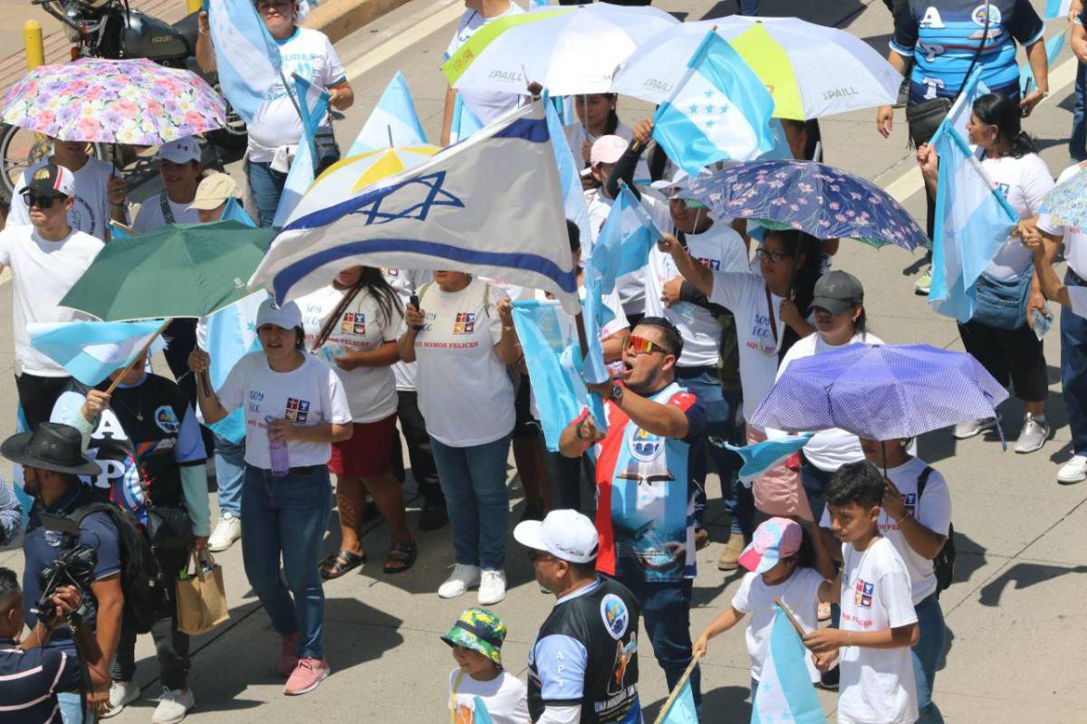 Algarabía y entusiasmo: miles de capitalinos culminan la caminata de oración