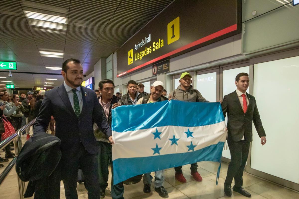 España recibe a 80 hondureños para trabajar legal