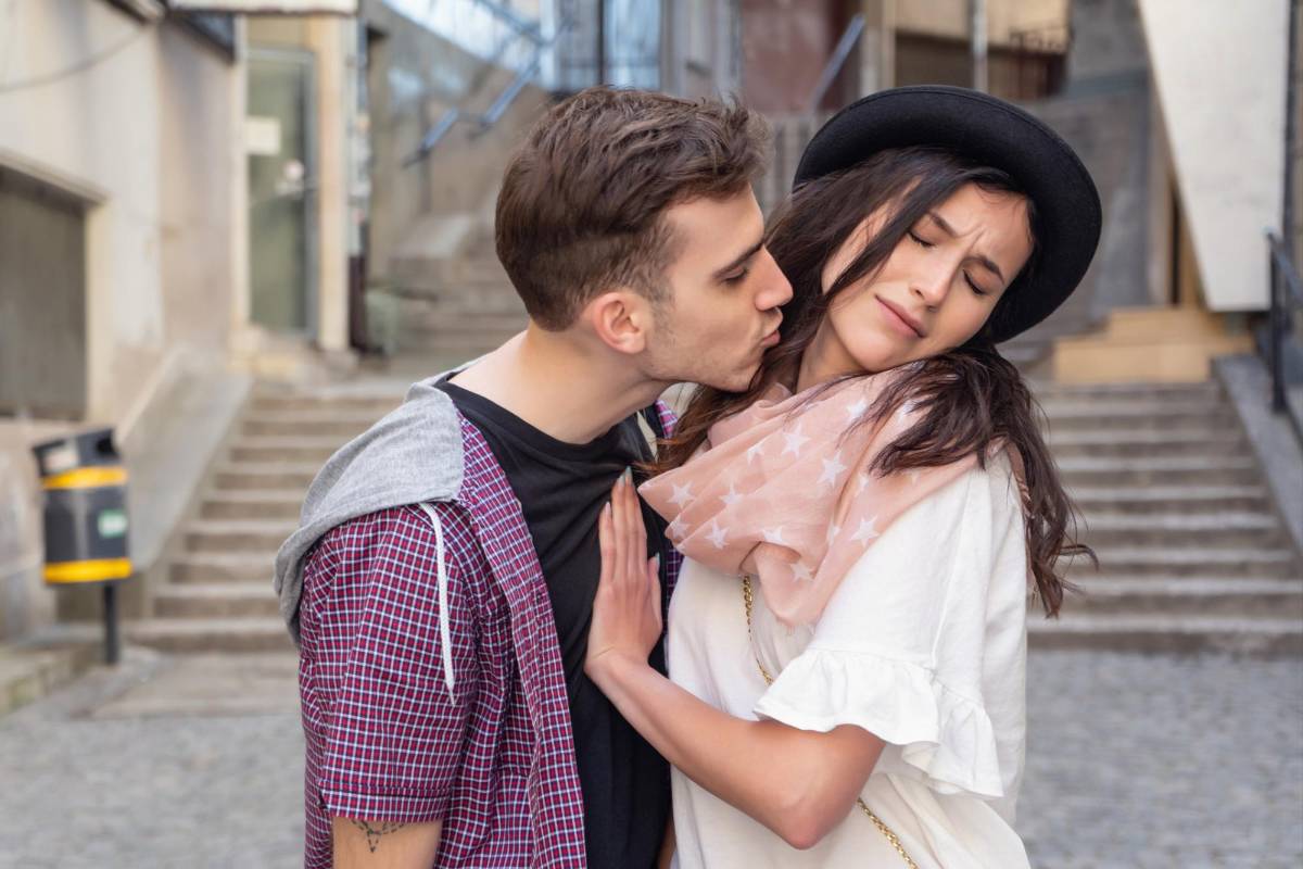 Rechaza a los hombres que se le acercan