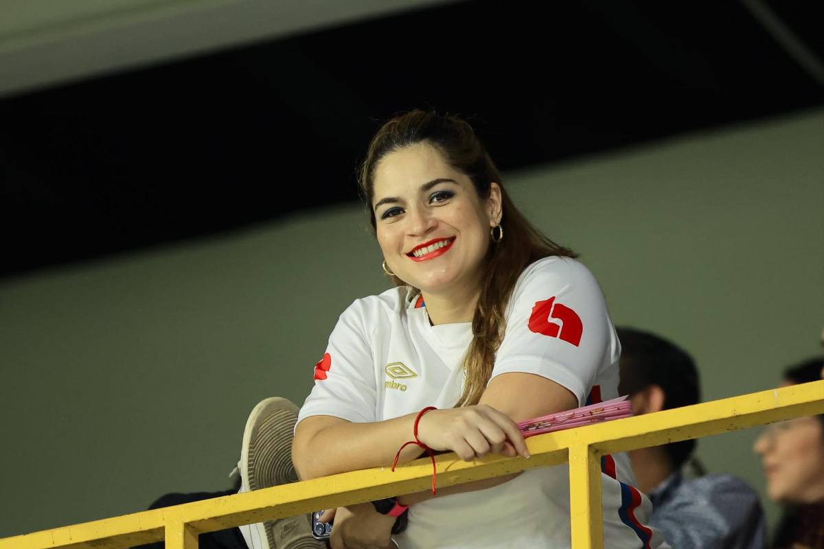 Las lindas chicas del Real España-Olimpia y así luce la cancha del Morazán