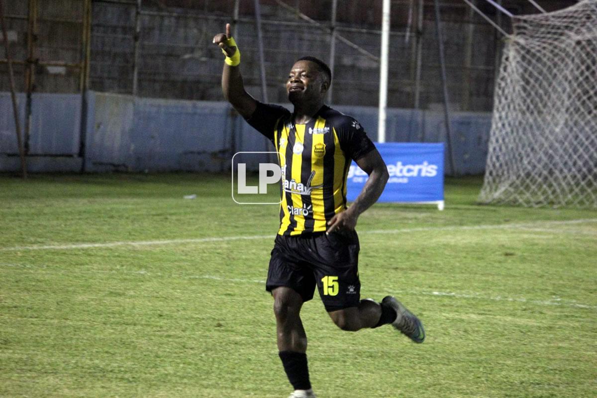Júnior Lacayo también se sumó al festín goleador de la Máquina.