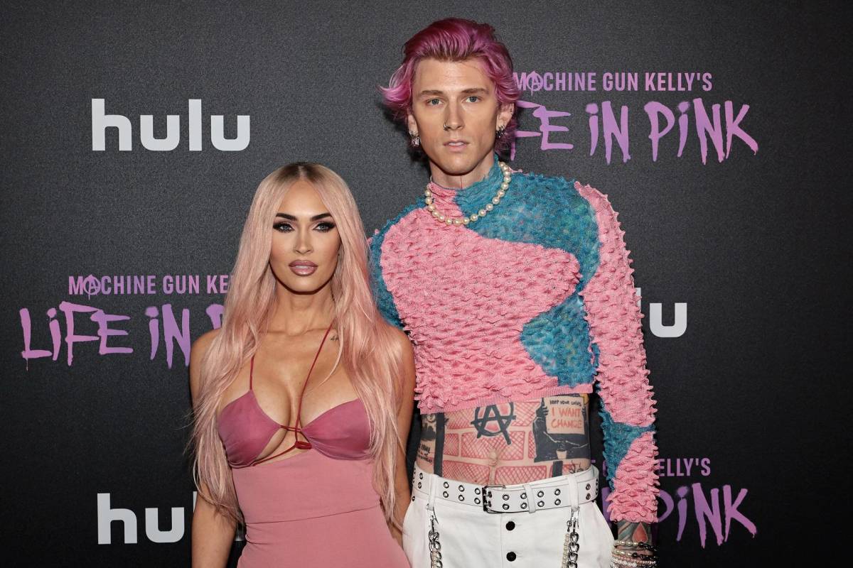 Megan Fox y Machine Gun Kelly en la premier del documental Machine Gun Kelly's Life In Pink.