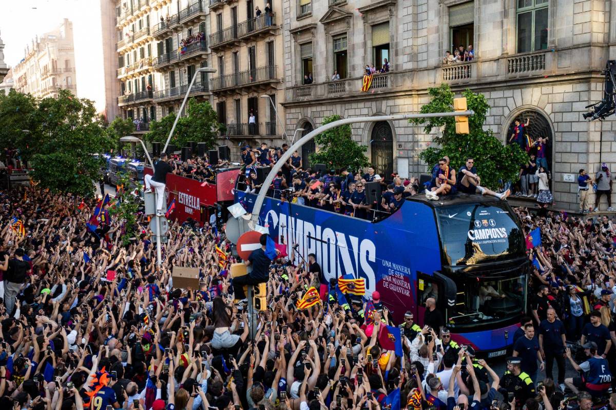 Rúa del Barcelona: locura en calles, se mofan de Real Madrid y promesa de Yamal