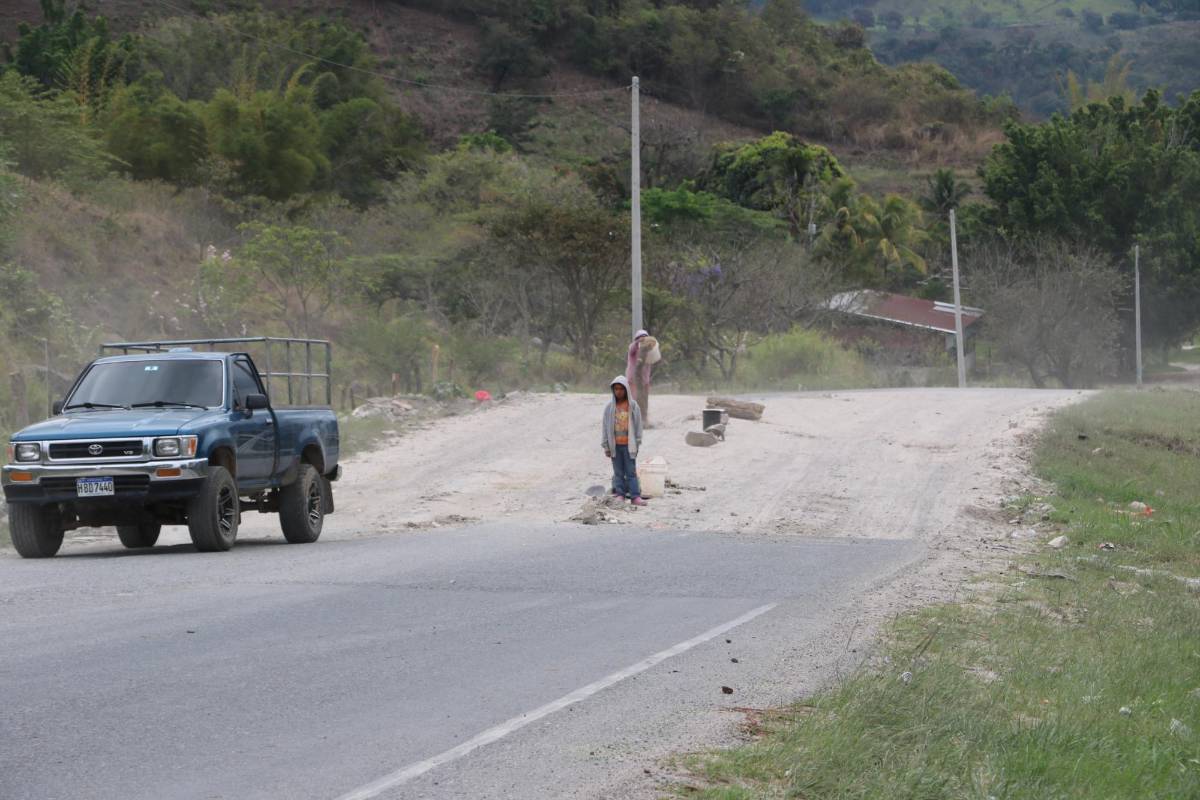 Anuncian rehabilitación de carretera a El Poy y Agua Caliente