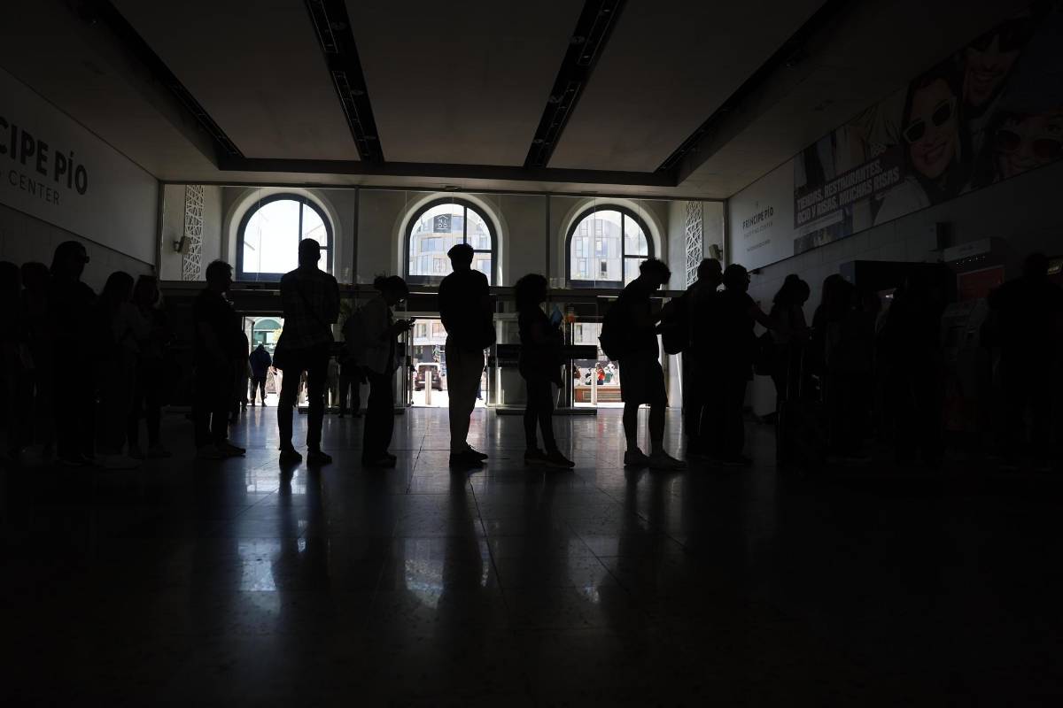 España a oscuras: imágenes del gran apagón en Madrid y Barcelona