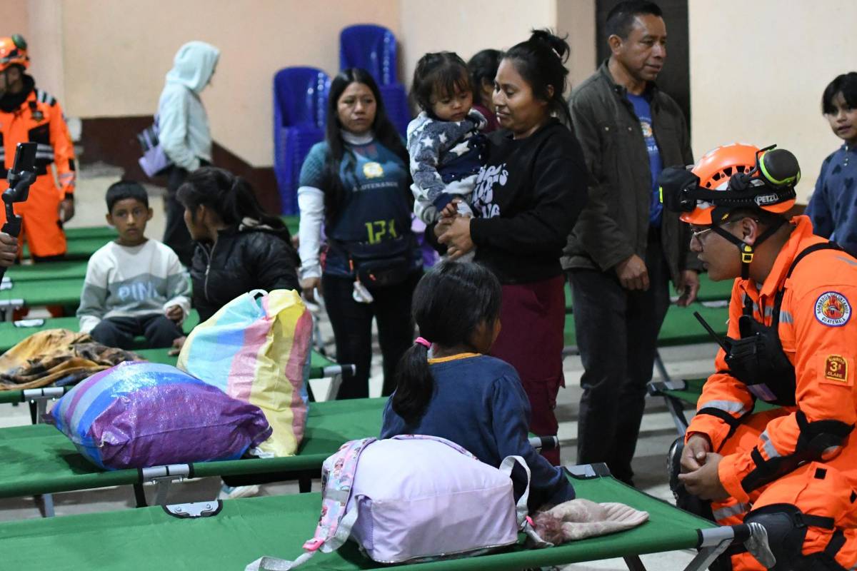 “Hay personas que no quieren ser evacuadas”: aldeas en alerta ante aumento de erupciones de volcán de Fuego