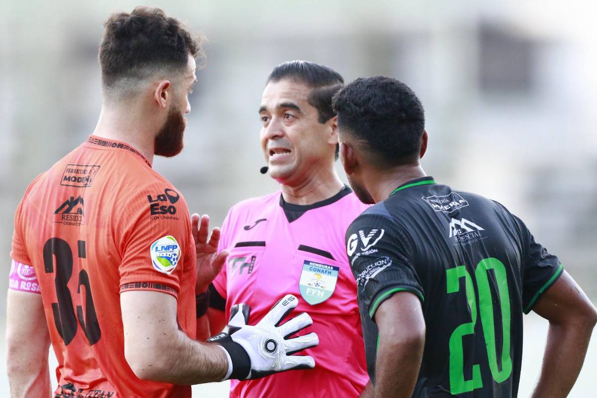 Chicas enamoran en Puerto Cortés, héroe y primer expulsado en regreso de la Liga