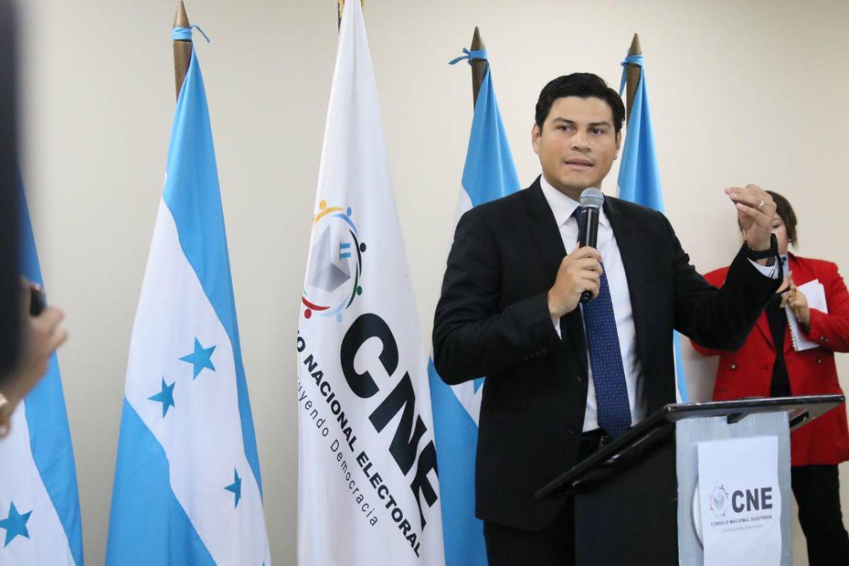 Cientos de simpatizantes de Libre bloquean proceso del Trep en el CNE