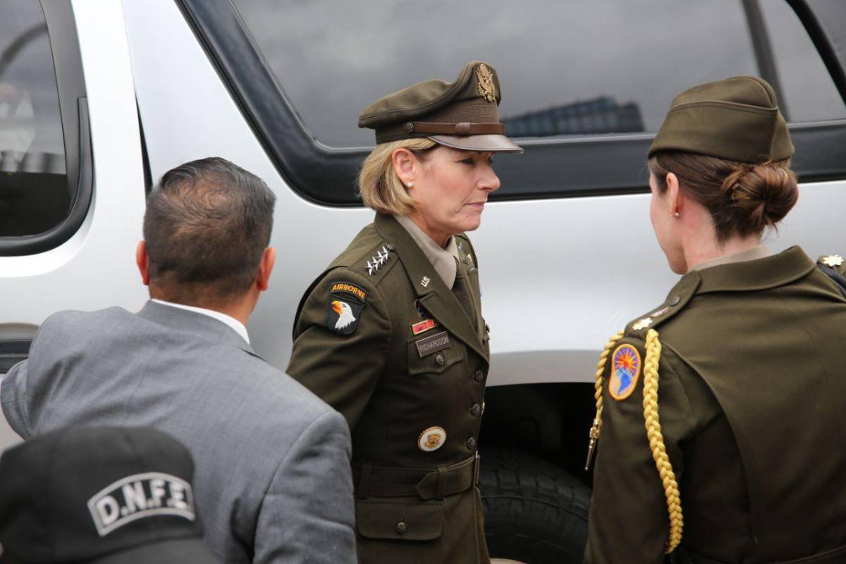 Laura Richardson llega a Casa Presidencial para reunirse con Xiomara Castro