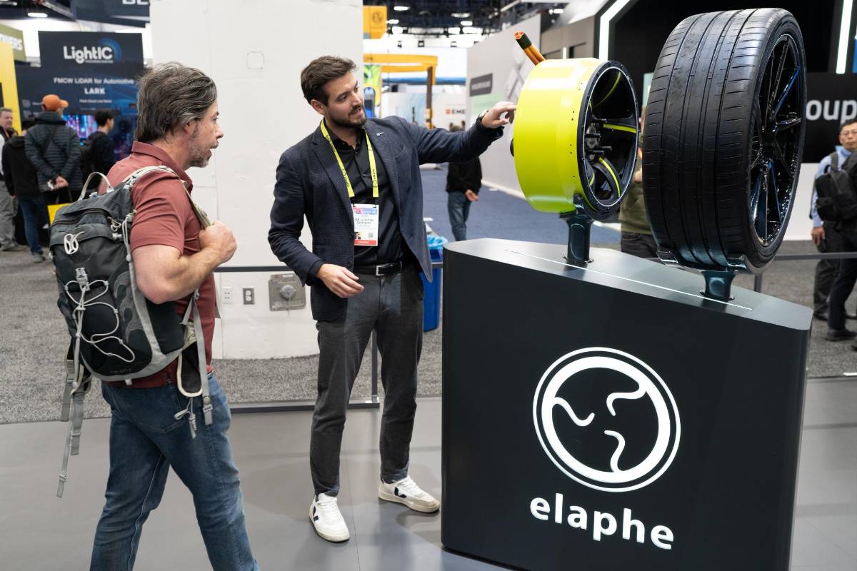 Expertos explican sobre la función del motor en las ruedas durante el CES 2025.