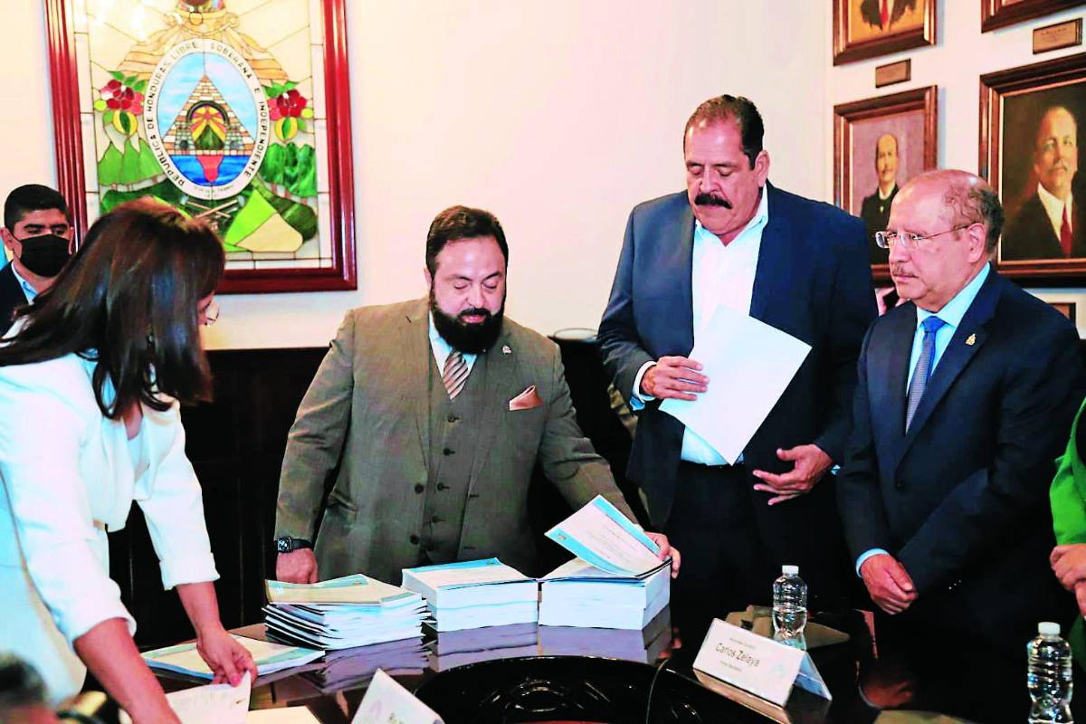 Sector privado aboga por no crear nuevos tributos