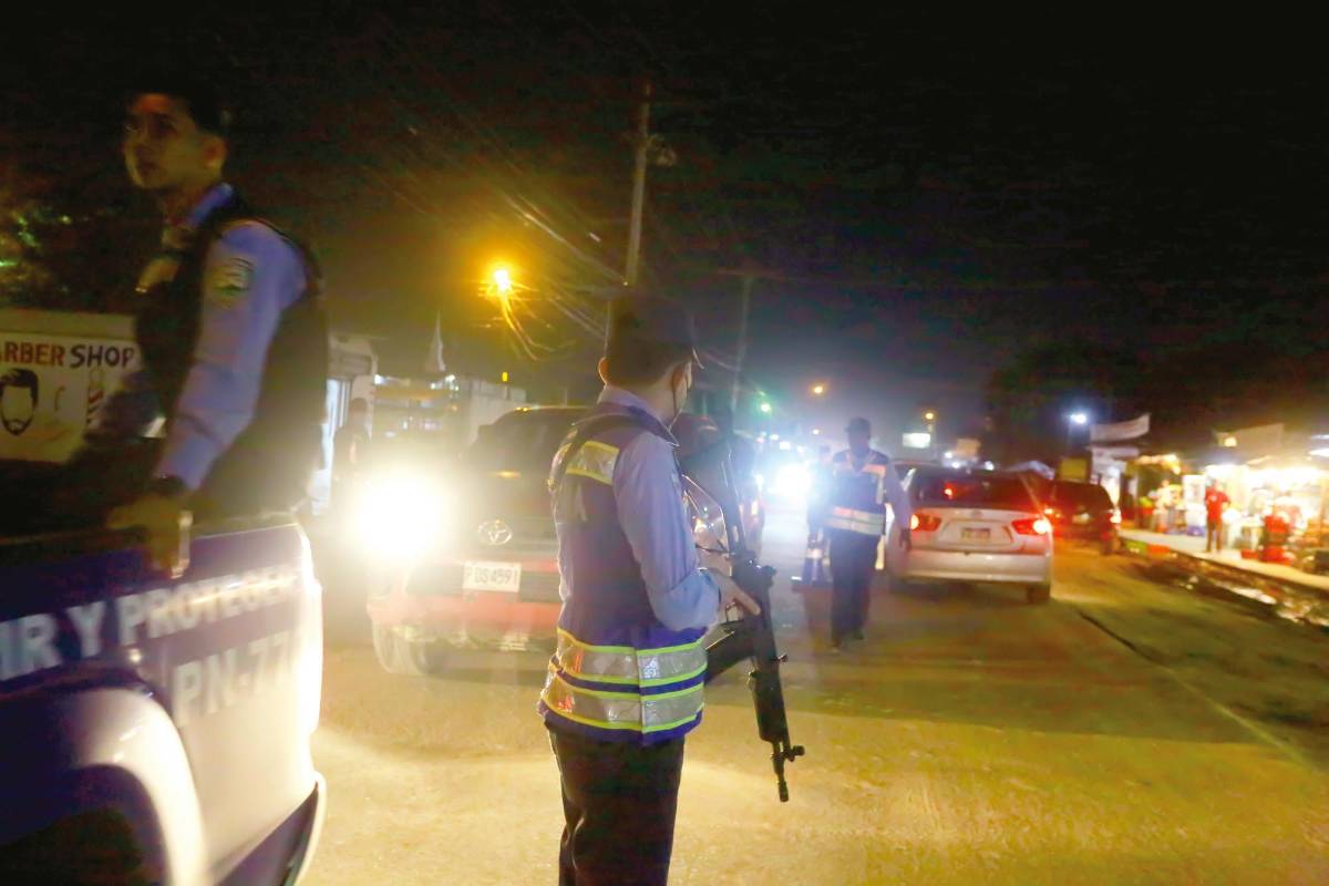 No hay excepciones al toque de queda, salvo emergencias y viajeros