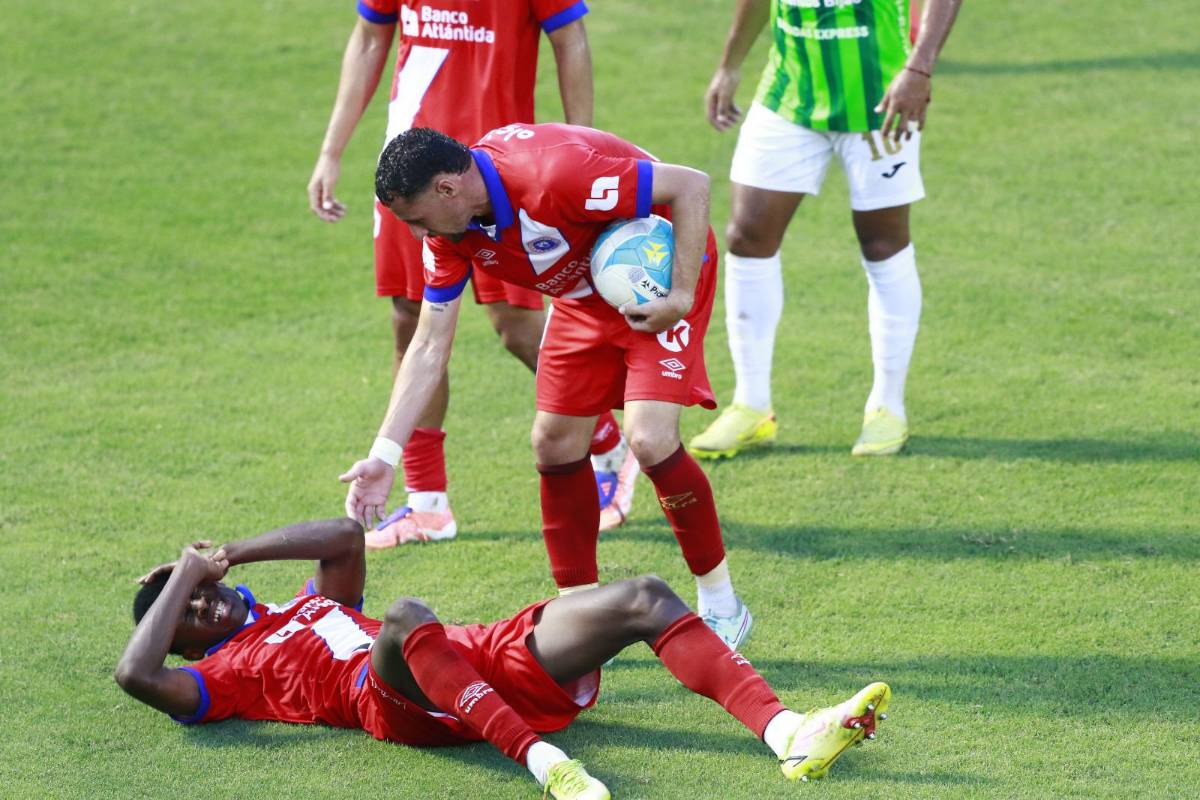 La burla de Menjívar tras derrota, polémicas en Marathón-Olimpia y los dos expulsados