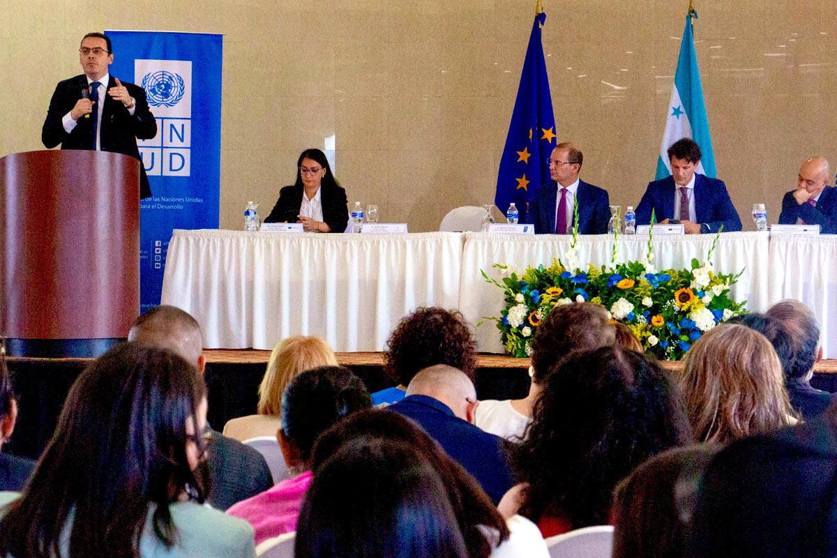 Suscriben acuerdo para fortalecer ciclo electoral