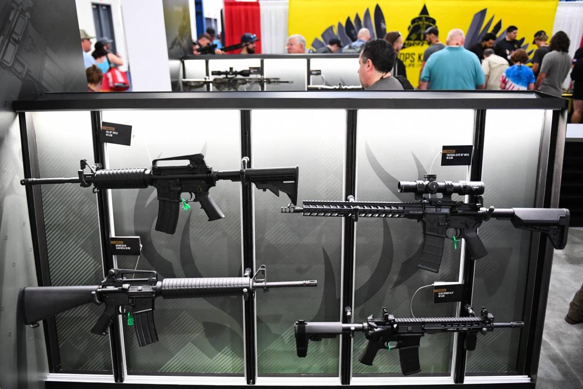 En varios estados de EEUU los rifles de asalto pueden comprarse a partir de los 18 años de edad.
