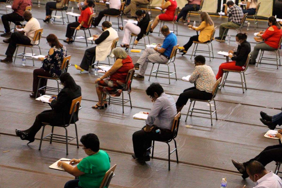 Empiezan a revisar pruebas del concurso de directores