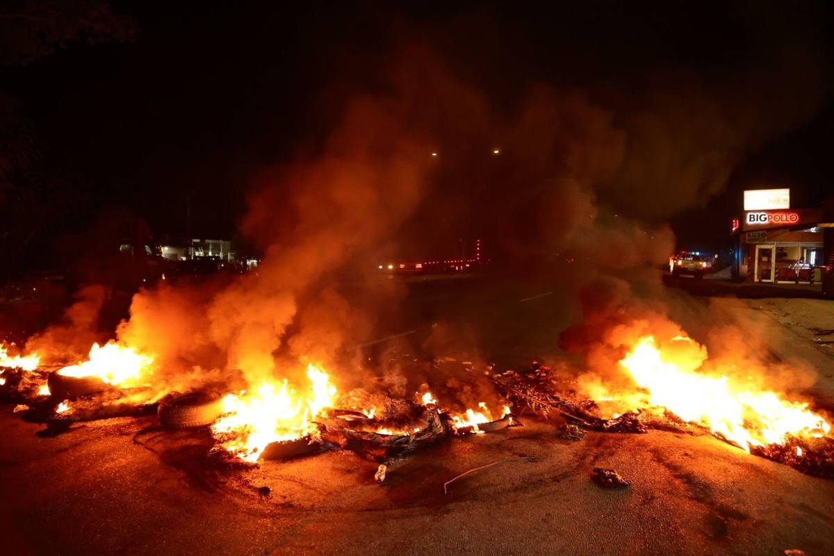Los vecinos de la colonia Jesús de Nazareth quemaron llantas.