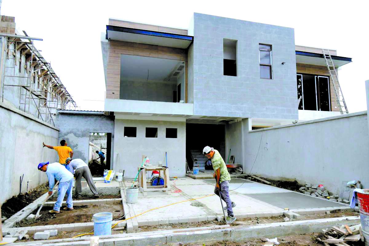 Otro programa con fondos Banhprovi, con un máximo de L2.5 millones, y del sistema financiero, con tasas de 7% y a 30 años plazo. El costo total de la vivienda es de 4 millones de lempiras.