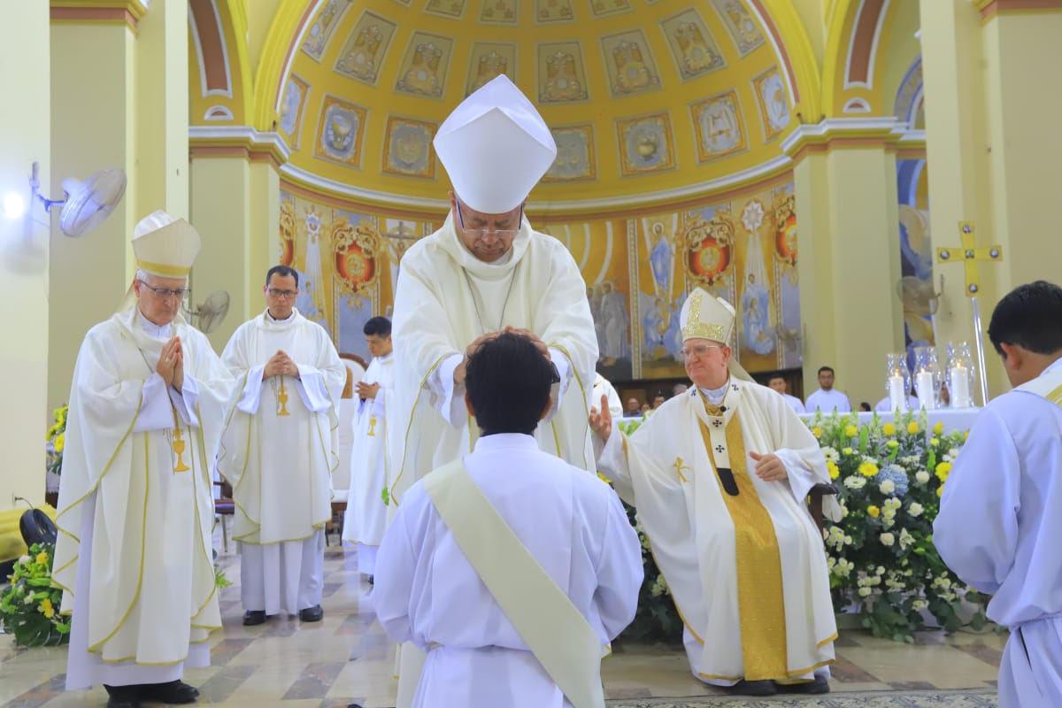 Ordenan dos nuevos sacerdotes en la arquidiócesis de SPS