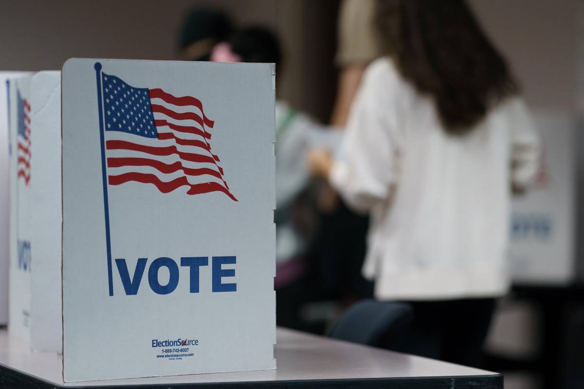 Varios centros de votación han reforzado las medidas de seguridad.