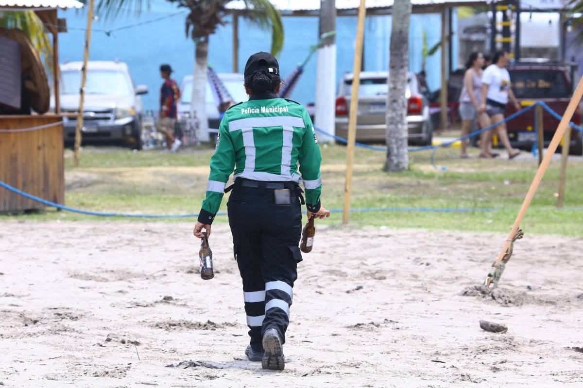 Puerto Cortés y Omoa reciben varios miles de veraneantes