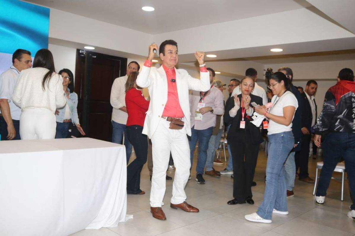 Con más del 79 % de actas revisadas, Salvador Nasralla se mantiene en primer lugar
