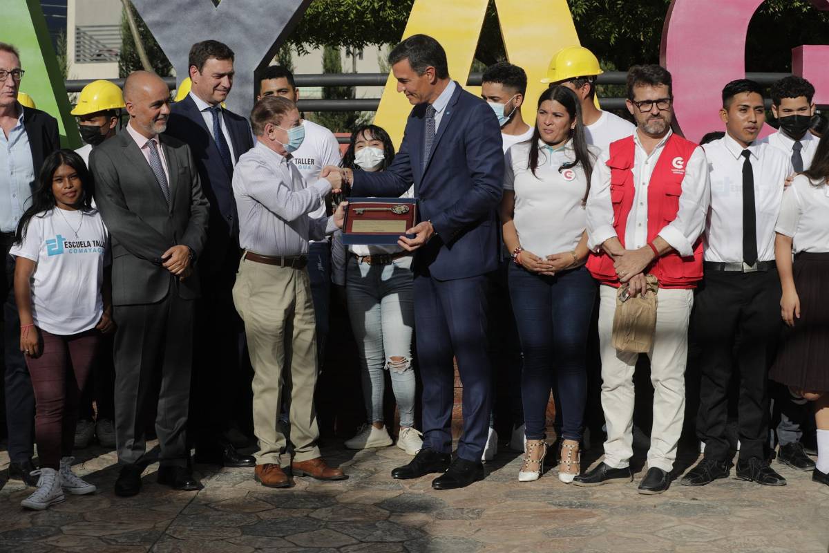 Presidente Pedro Sánchez recibe las llaves de Comayagua