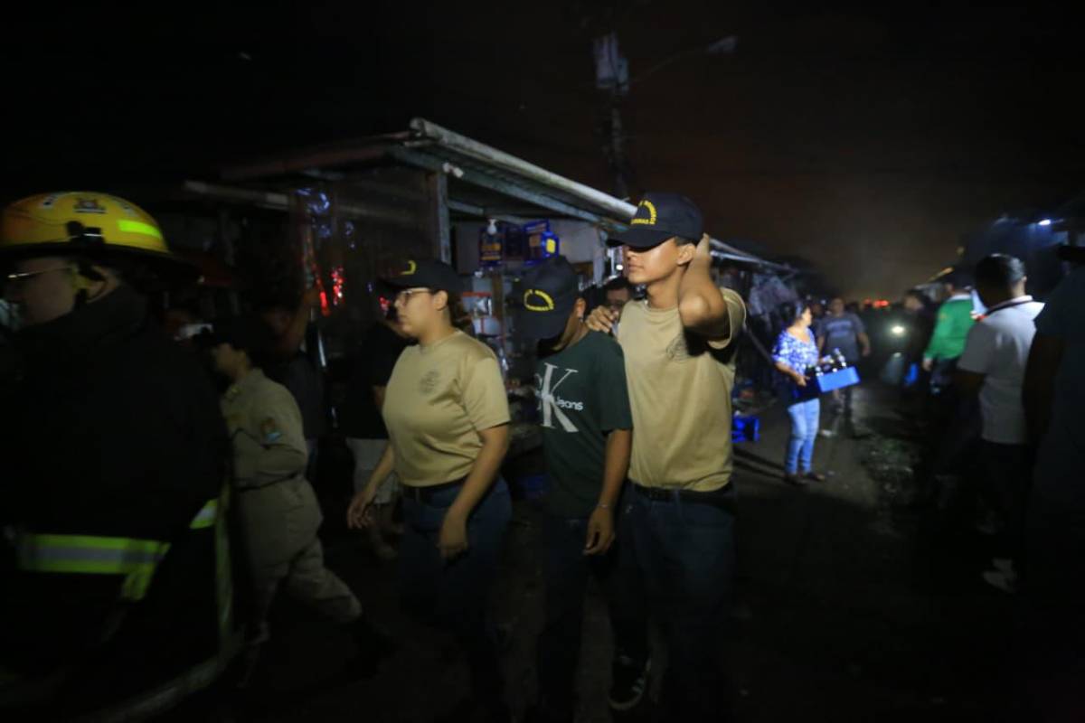 Lágrimas y gritos estremecen el mercado Medina tras cuantiosas pérdidas