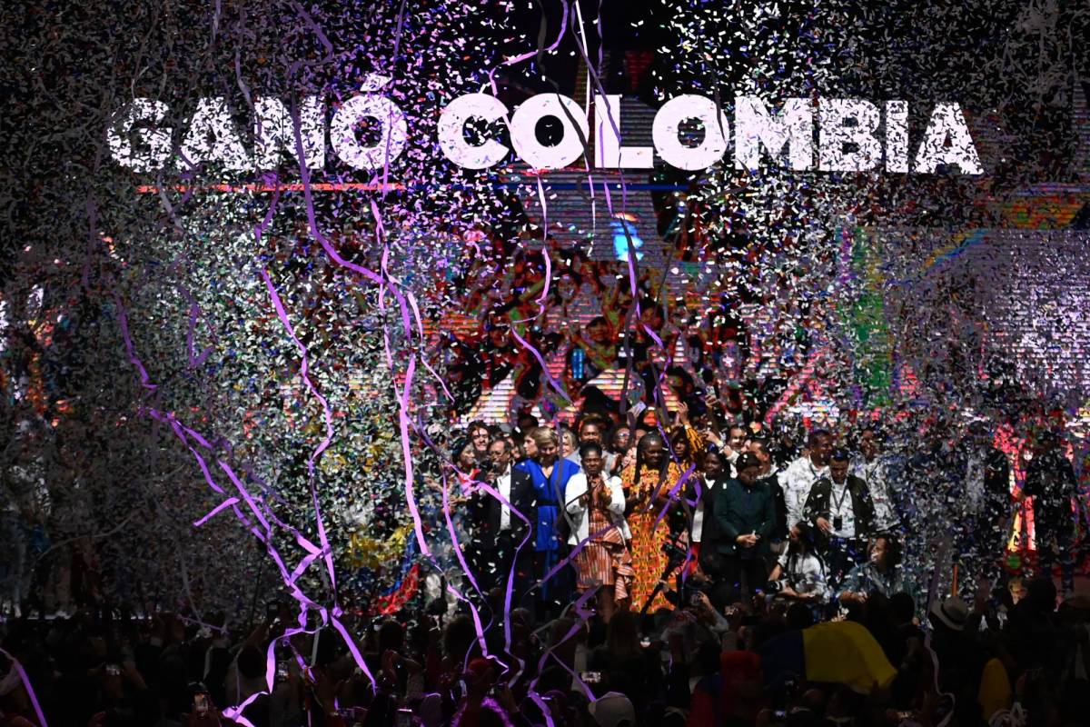 Duque garantiza transición “pacífica” al inédito gobierno de izquierda en Colombia