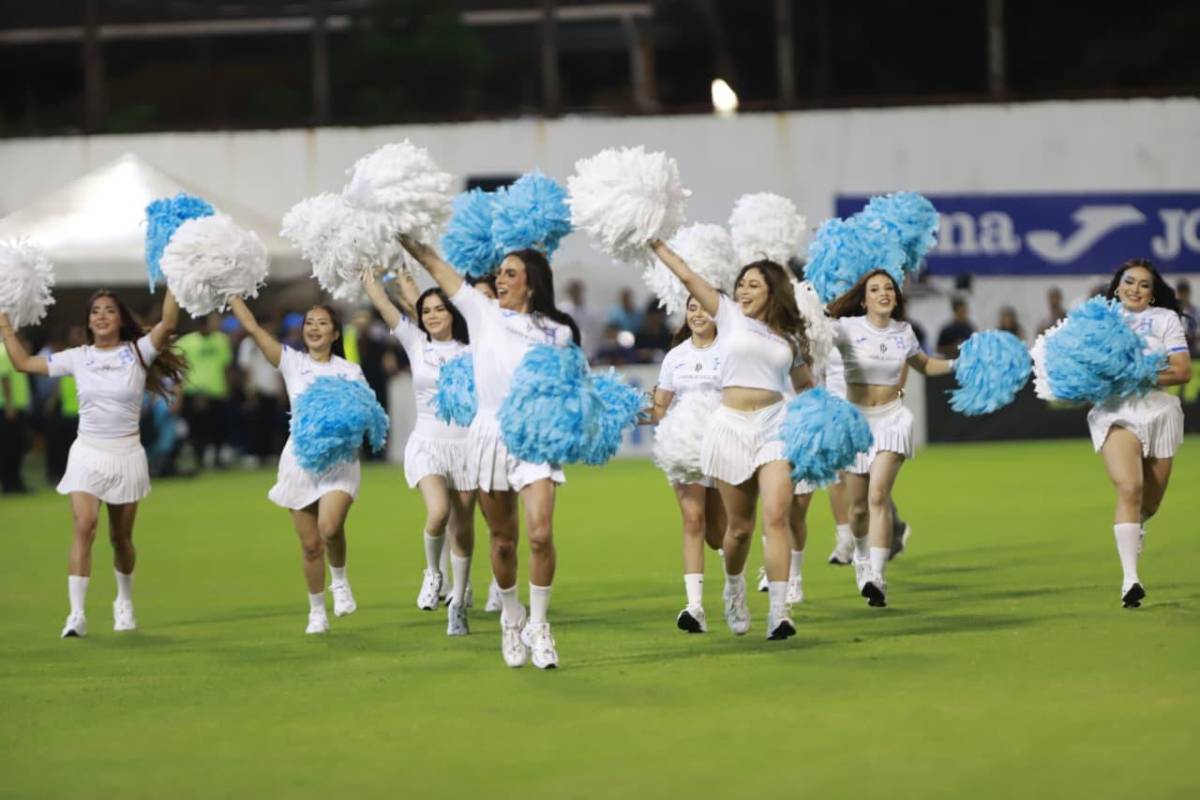 Sensuales y encantadoras pomponeras en La Gran Revancha