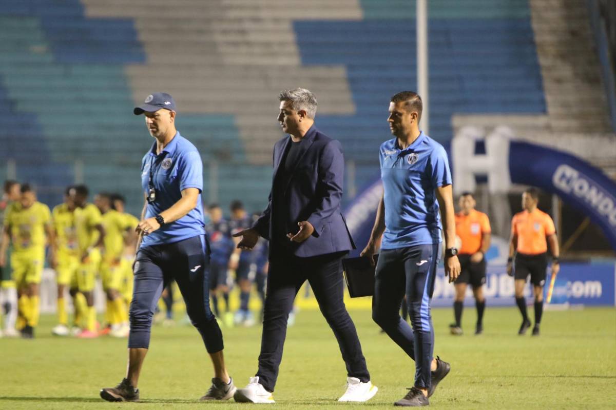 Diego Vázquez y el cuerpo técnico son objetos de curestionamientos.