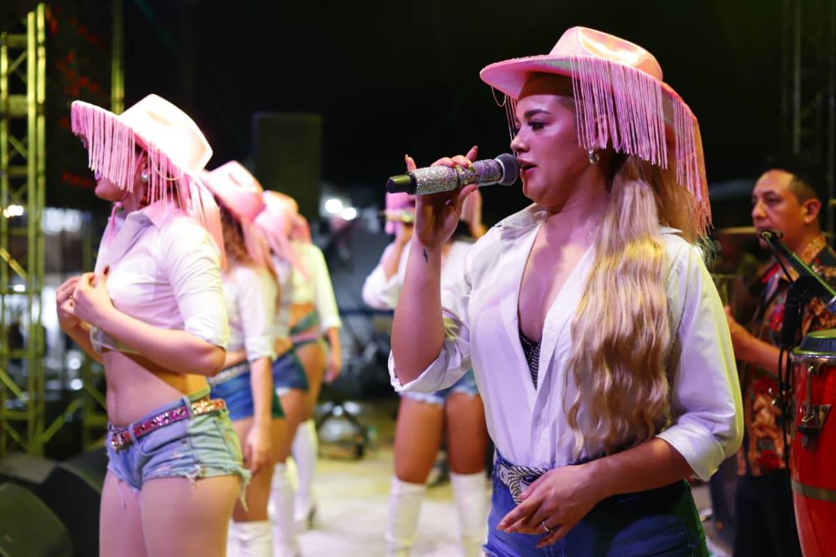 Chicas Roland brillan en la Feria Juniana 2026 del Campo Agas