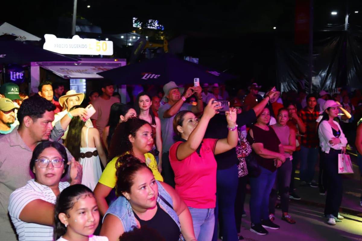 Chicas Roland brillan en la Feria Juniana 2026 del Campo Agas