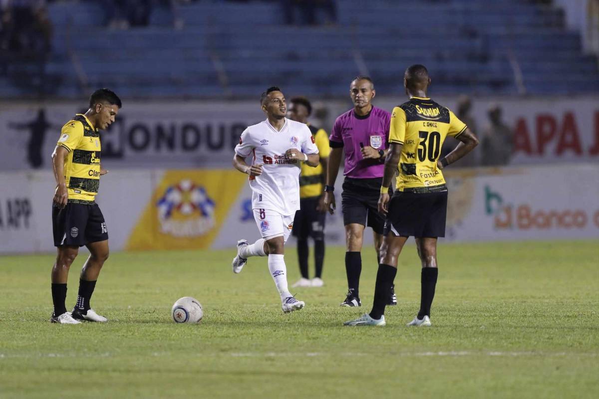 Edwin Rodríguez y su alegría tras marcar un golazo olímpico.