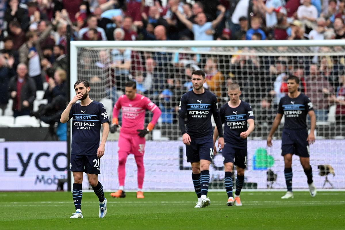 Jugadores del Manchester City tras encajar un gol contra el West Ham.