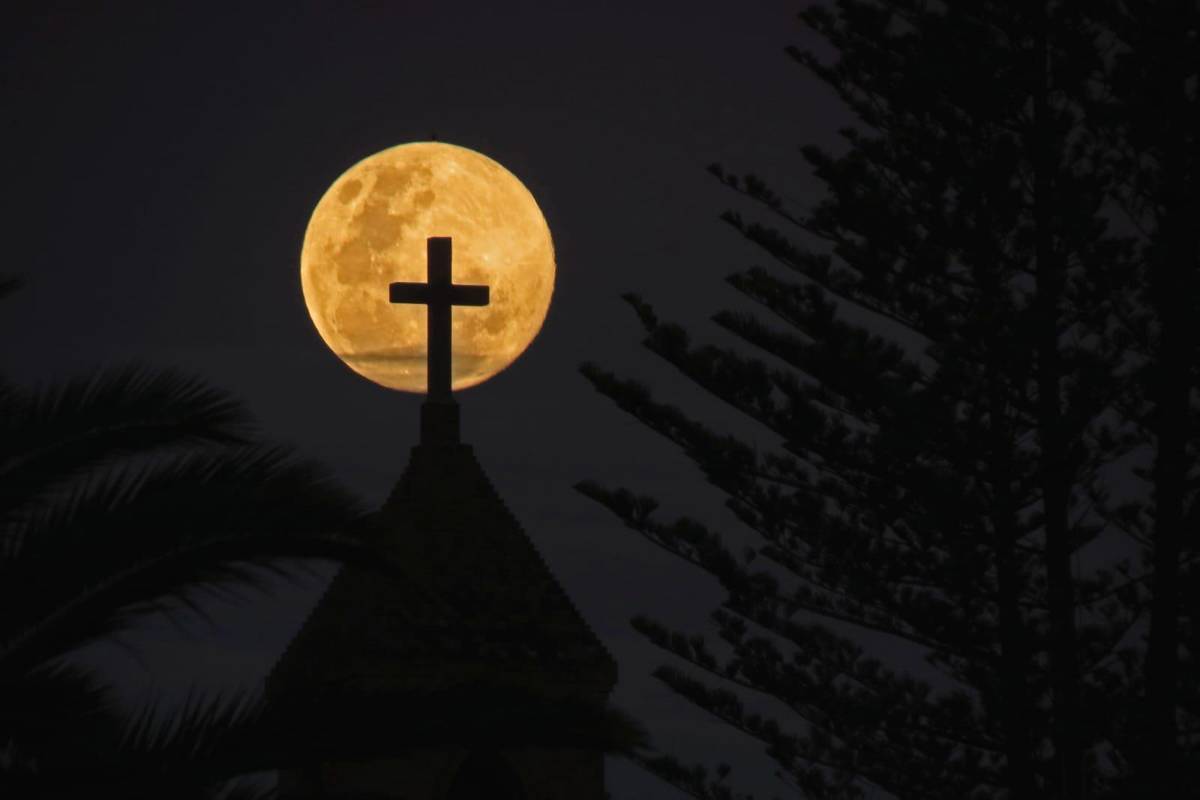 Hoy será visible la primera Luna llena: la señal que fija la Semana Santa