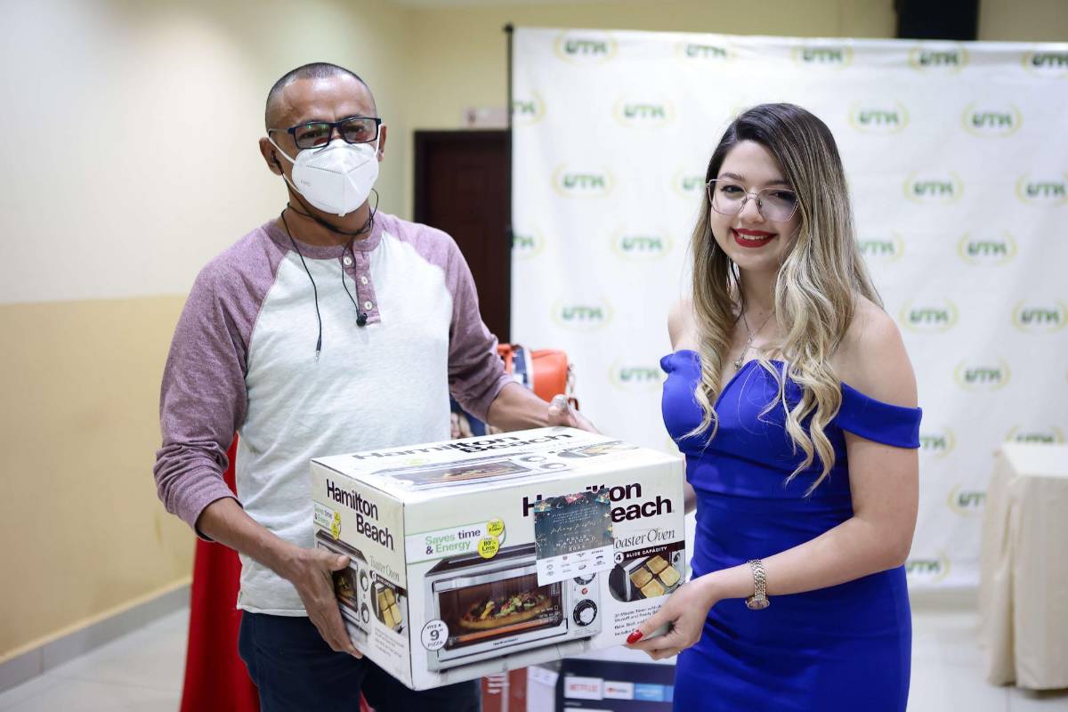 UTH celebra convivio con periodistas