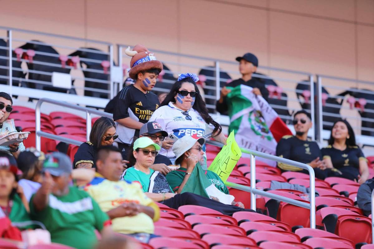 La Megan Fox catracha cautiva y lindas chicas en México vs Honduras