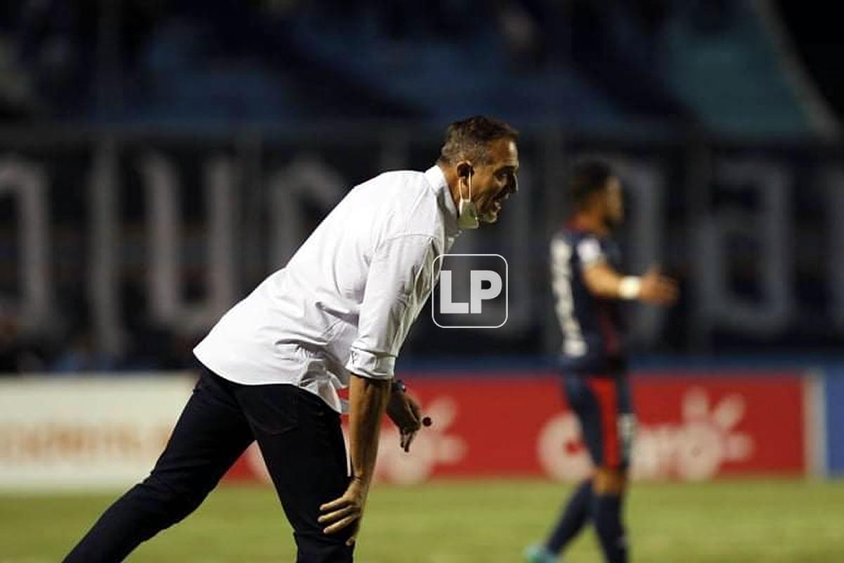 ‘La Tota‘ Medina dirigió al Motagua por primera vez en semifinales.