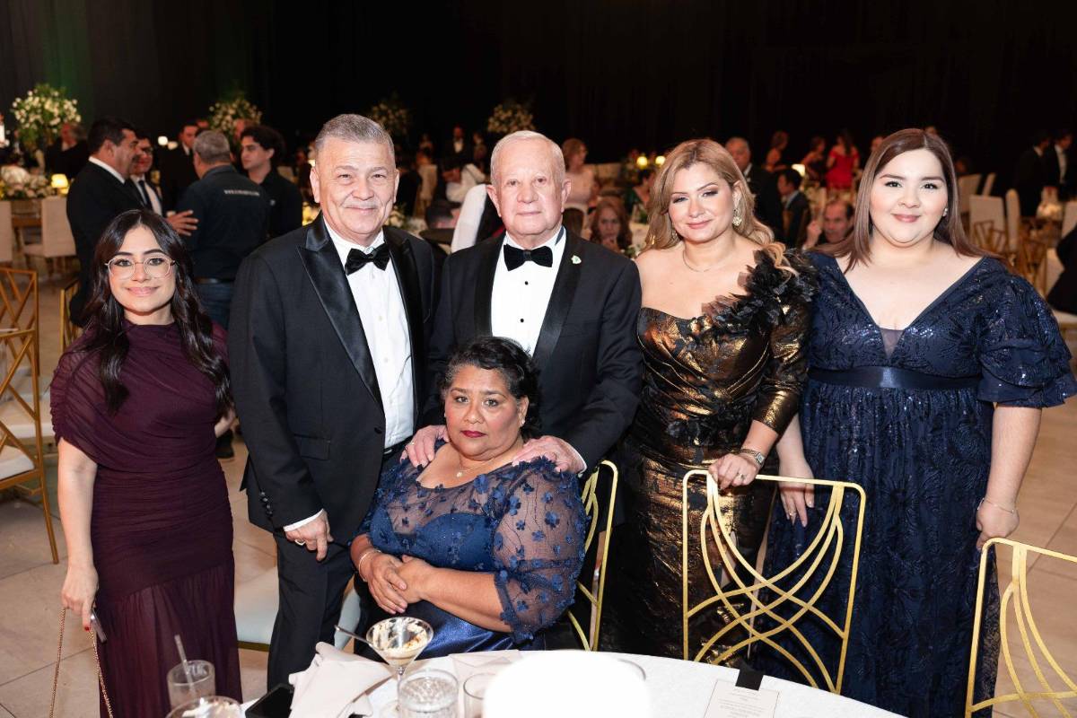Elegancia y alegría: Así se vivió la celebración del 40 aniversario de la UTH