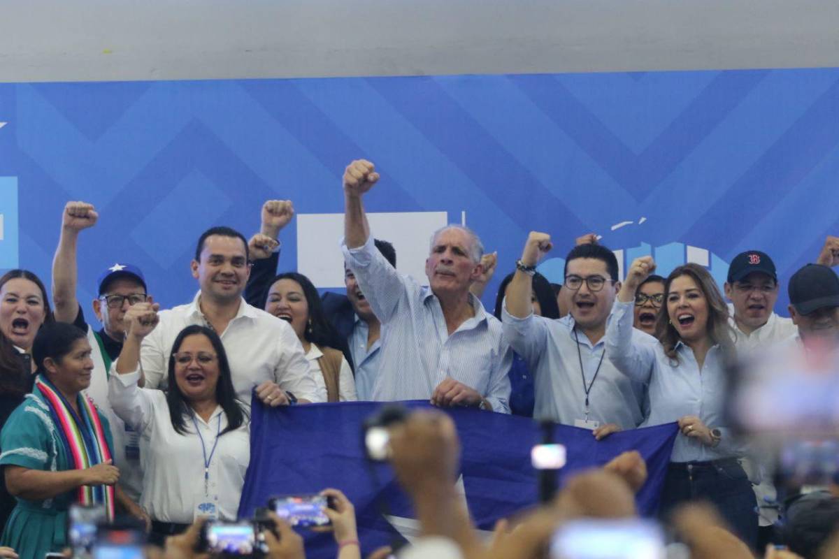 Juramentan a la nueva directiva del Partido Nacional de Honduras